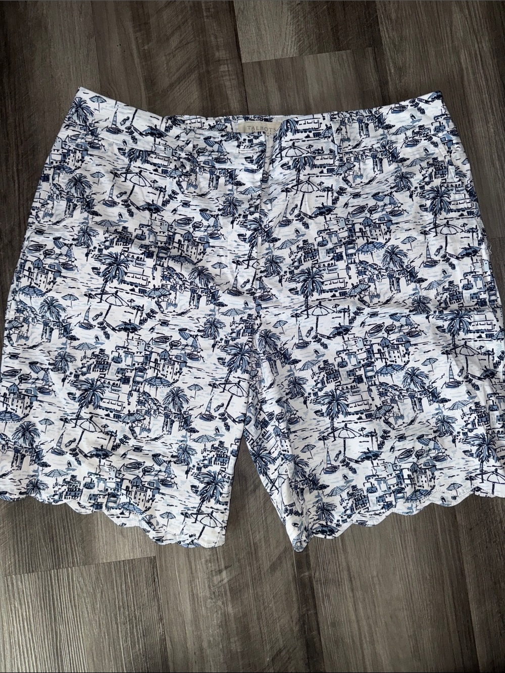 Talbots beach 8” Relaxed Chino Shorts Women’s 16W scalloped resort wear cruise
